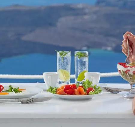On The Rocks Santorini فندق 4*