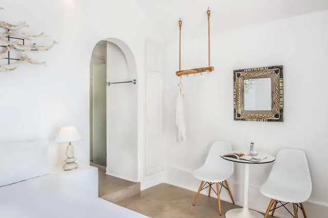 On The Rocks Santorini Hotell