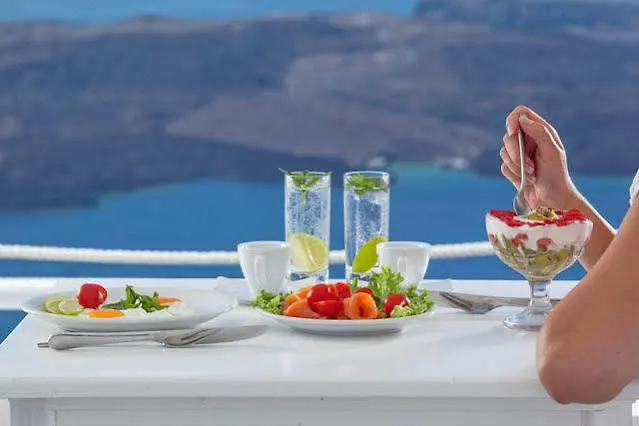 On The Rocks Santorini Hotell 4*