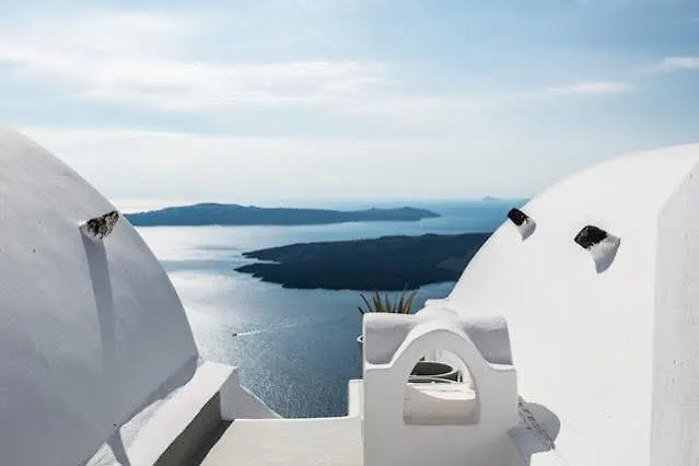 On The Rocks Santorini 4*