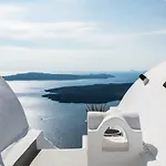 On The Rocks Santorini 4*