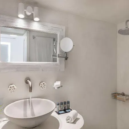 On The Rocks Santorini Imerovigli (Santorini)