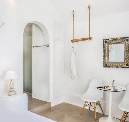 On The Rocks Santorini 酒店